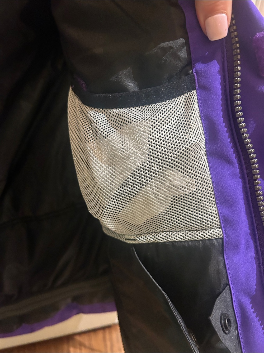 Obermeyer Purple and White Girls' Ski jacket - zippered pockets and hood - Picture 9 of 11